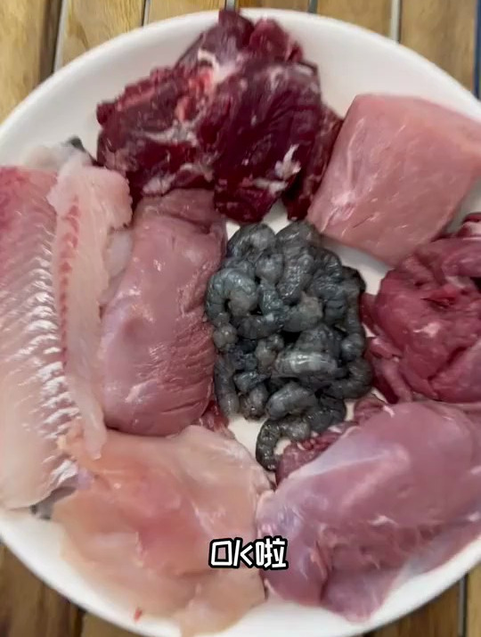 把九种肉类给它做成一个糕点!会是啥味道?
