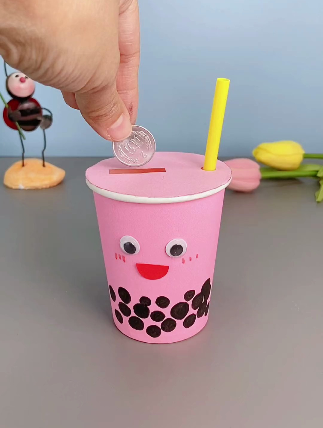用过的纸杯不要扔,来做奶茶存钱罐吧!