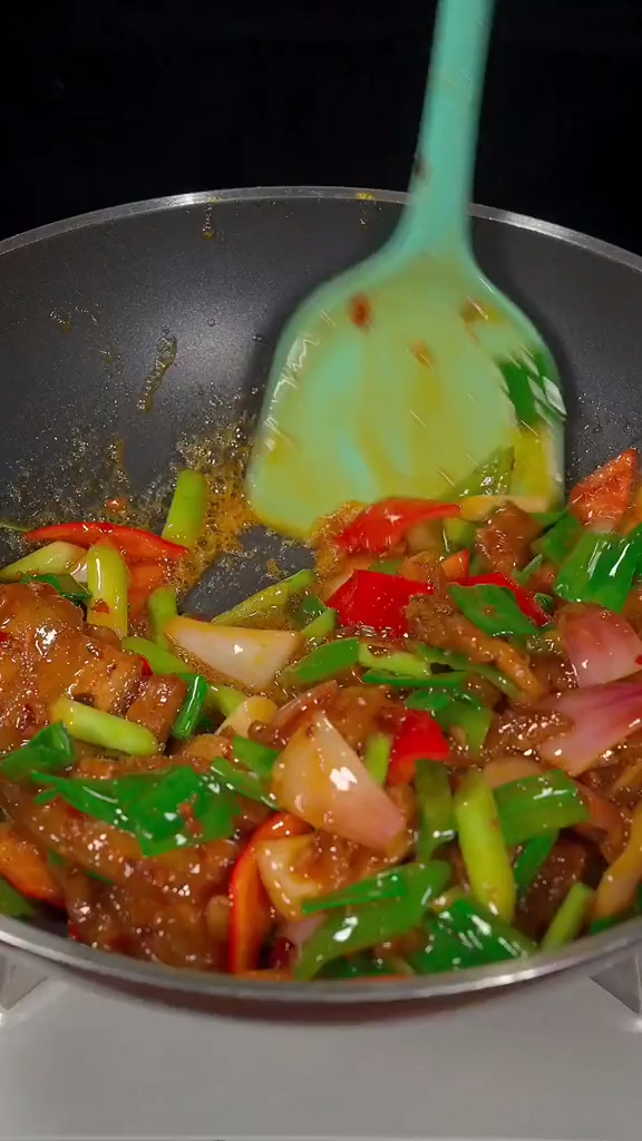 做回锅肉,一定要用没谈过恋爱的肉,做出来才更好吃