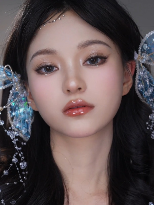 扁平短圆脸都来画这个超上镜的碎钻人鱼妆!