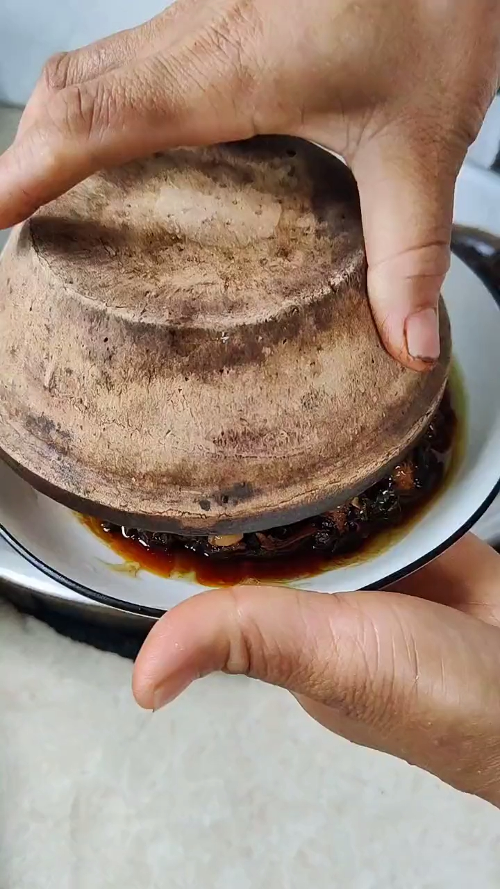 这才是真正的“梅干菜扣肉”,看到制作方法那刻,网友:又学一招