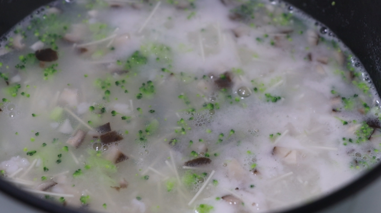 宝宝美食制作,香菇鲜虾粥,越难受越好吃