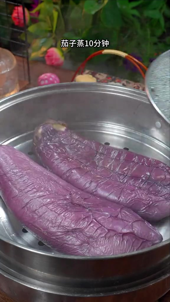 天热不知吃什么就试试这个青椒炒茄子,好吃又下饭,收藏试试吧!