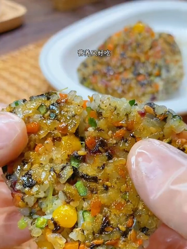 宝宝爱吃的照烧海苔饭团