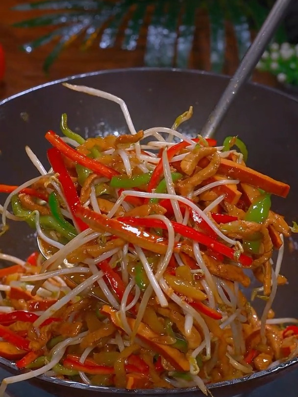 鲜嫩下饭的榨菜炒肉丝