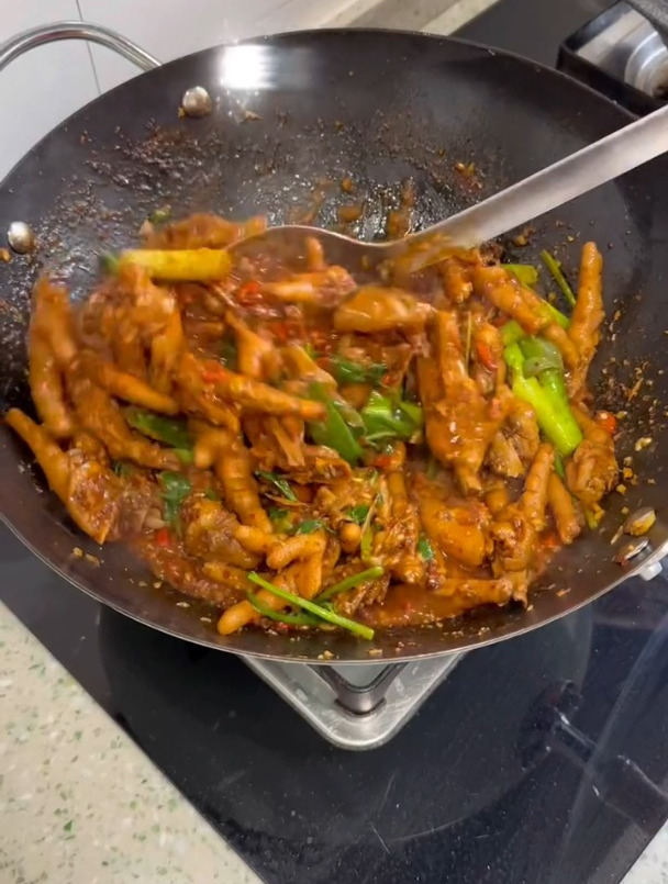 谁懂啊!一句想吃婆婆就给我做了江西辣鸡爪!