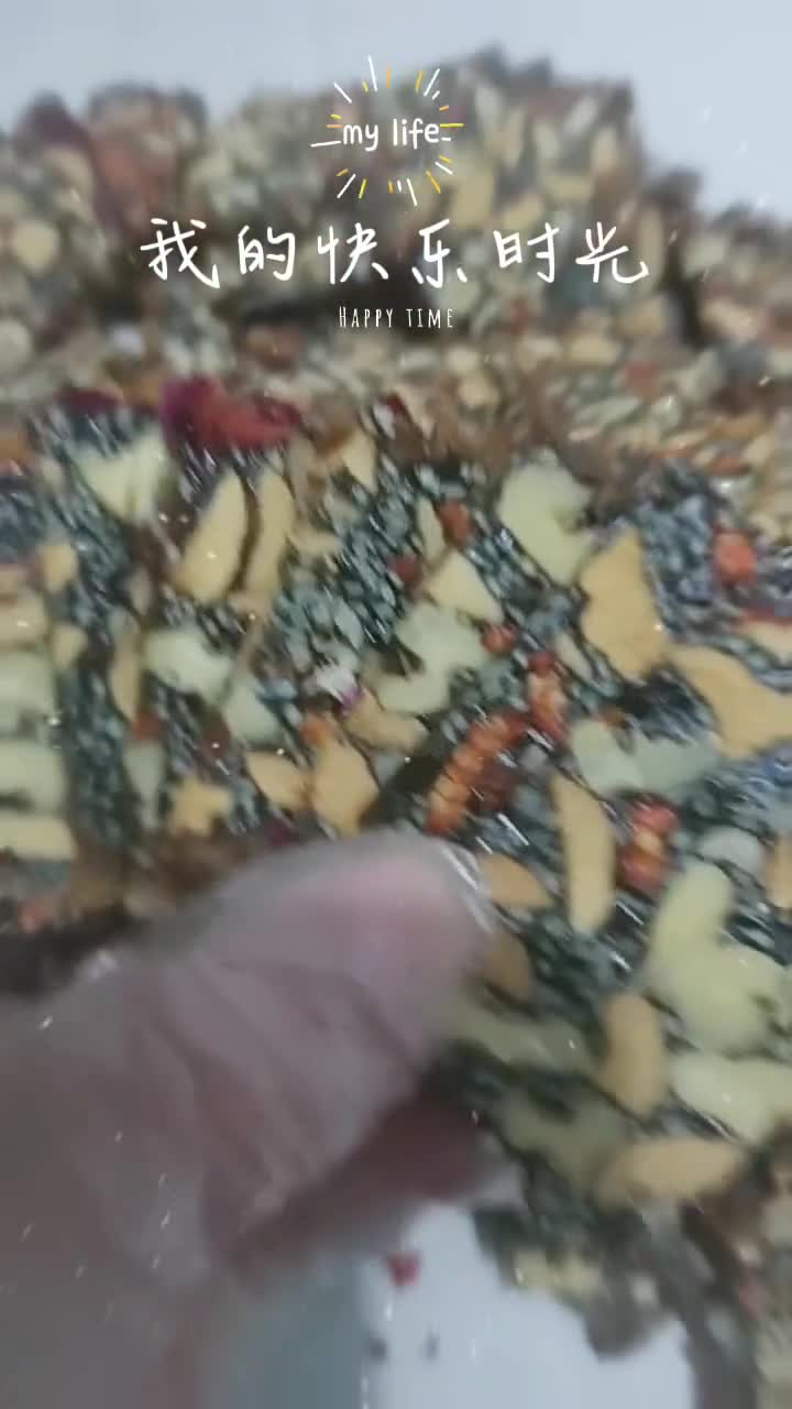 这两天熬的原味、橙皮味、玫瑰花味、盐津陈皮味四拼盘的阿胶糕