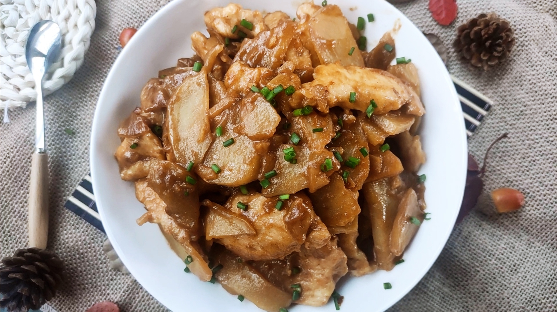 没想到土豆加鸡胸肉这么好吃,吃完还想吃,酱香浓郁超下饭!