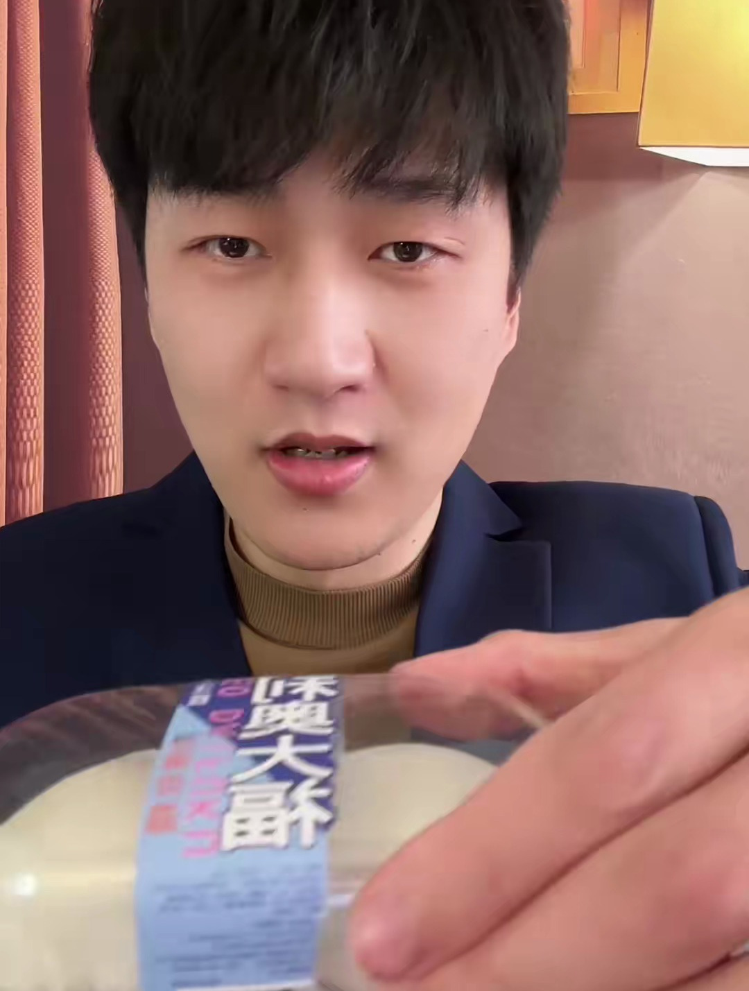 奥利奥脑袋一整个爱住!