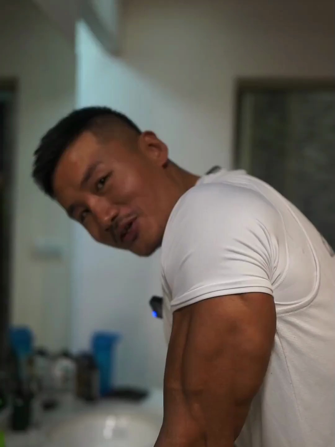 在特殊的时候肌肉力量大没用啊