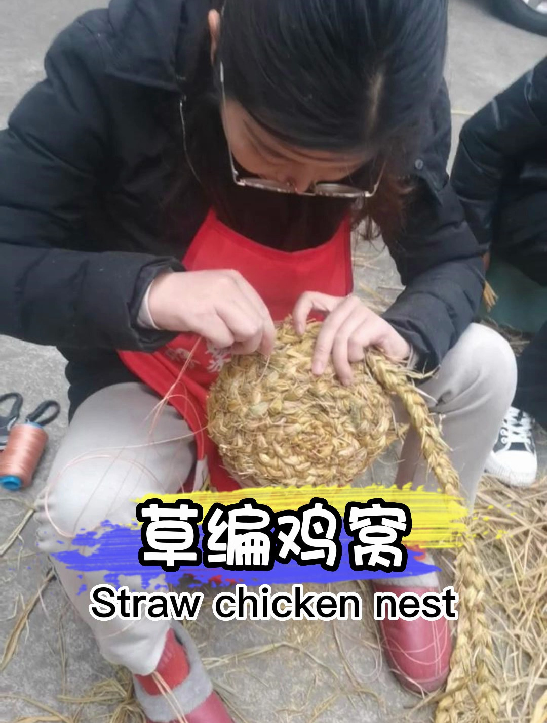 研究生转行编鸡窝,一下午才做了两个,能卖多少钱?