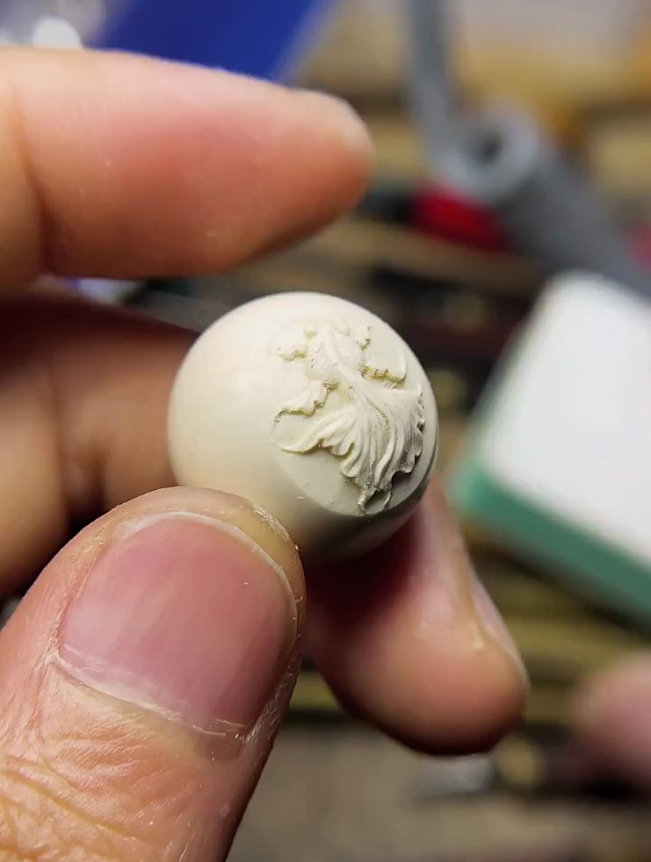 今天换个原料做,雕刻一个小金鱼