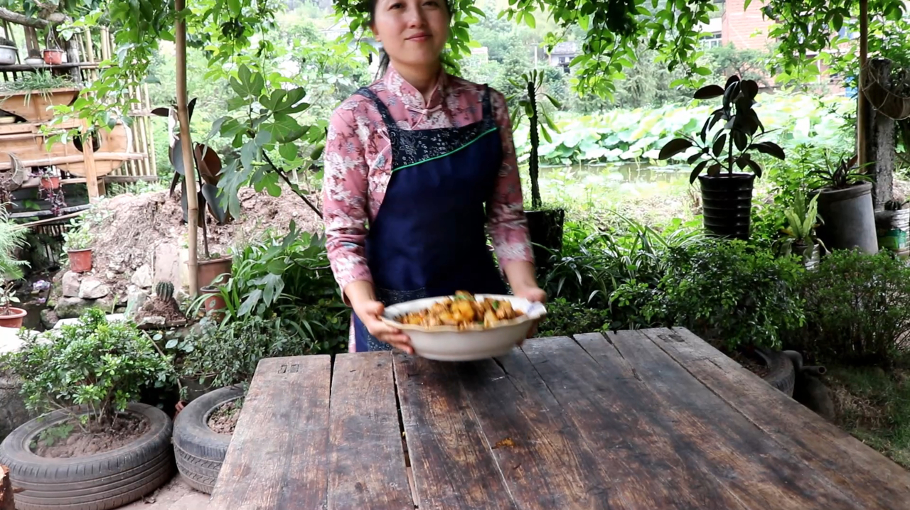 幺妹儿做了 1道红薯烧鸡,把普通的烟火过得精致,也许这就是生活