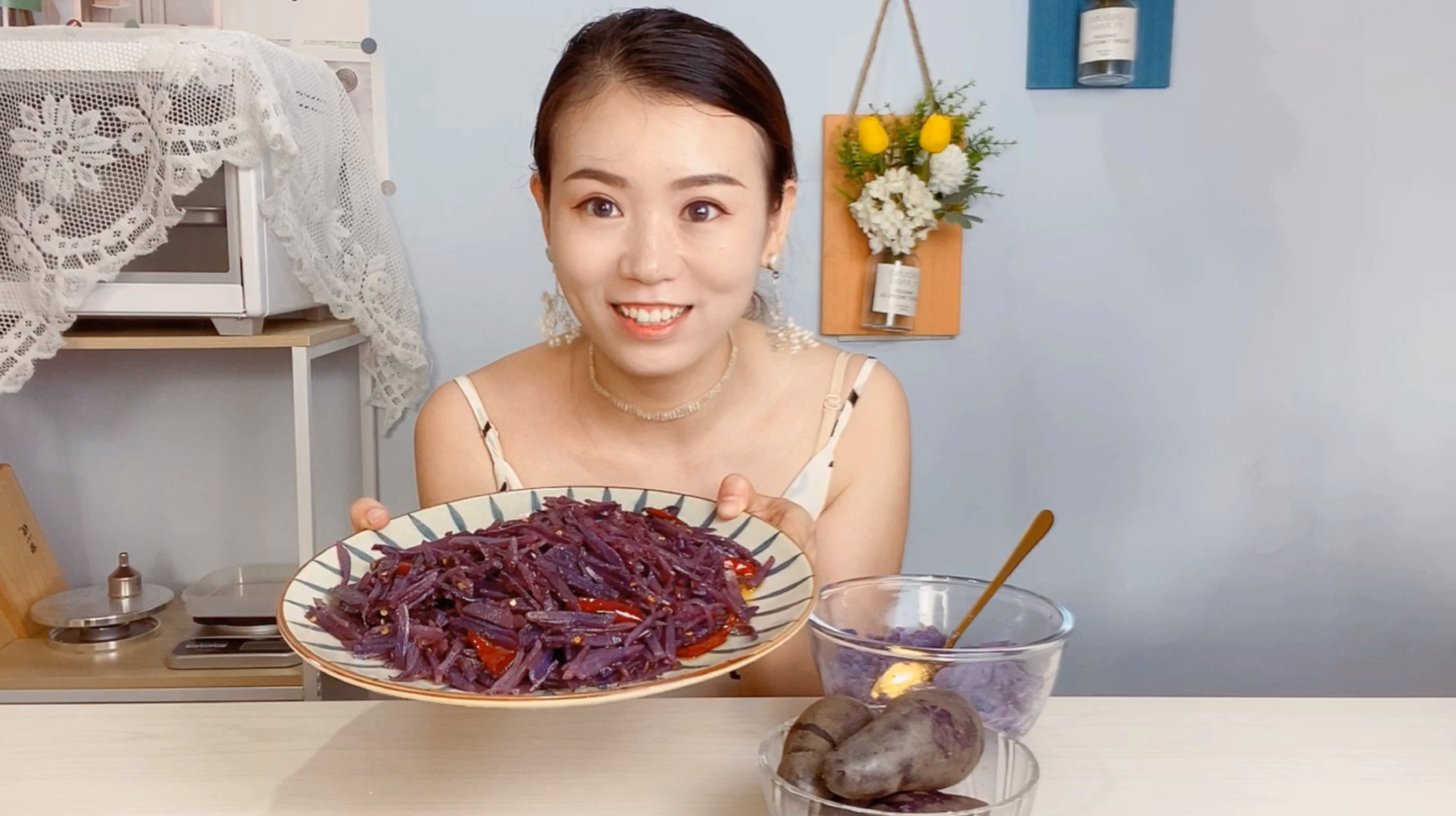 大龄用黑金刚做的梦幻土豆泥,酸辣土豆丝,吃起来满满的少女心