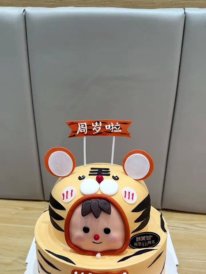 今天分享一直很火的小老虎翻糖蛋糕