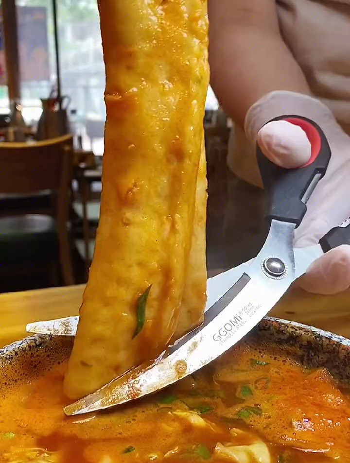 整天都排队的韩餐小篷车 就是韩国小吃烤肉大全啊