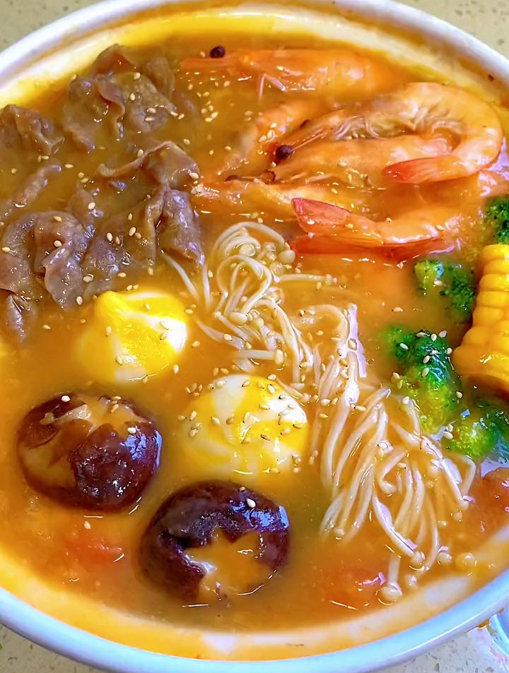 偷懒的一天,给孩子做简单好吃的麻辣烫,一大锅母子三人分分炫完