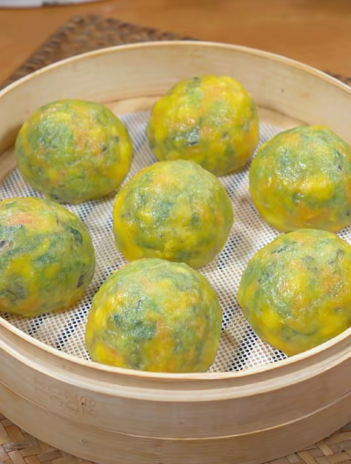 又到了减肥的季节,分享一个水晶菜团子的做法,满满都是维生素