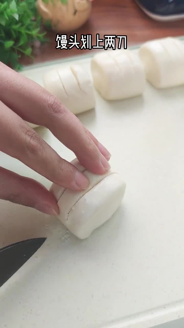 那可以试试这个烤馒头新吃法,外酥里嫩,方便又好吃