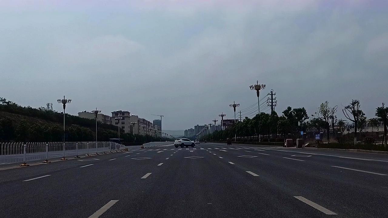 [图]云南省第二大城市,双向12车道,瑞和西路段。开车真的畅通无阻