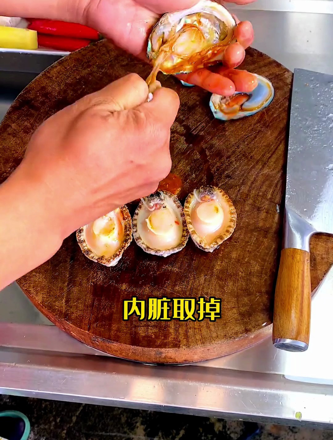鲍鱼排骨苦瓜汤口感清清.喝完回甘,小孩都喝了一小碗