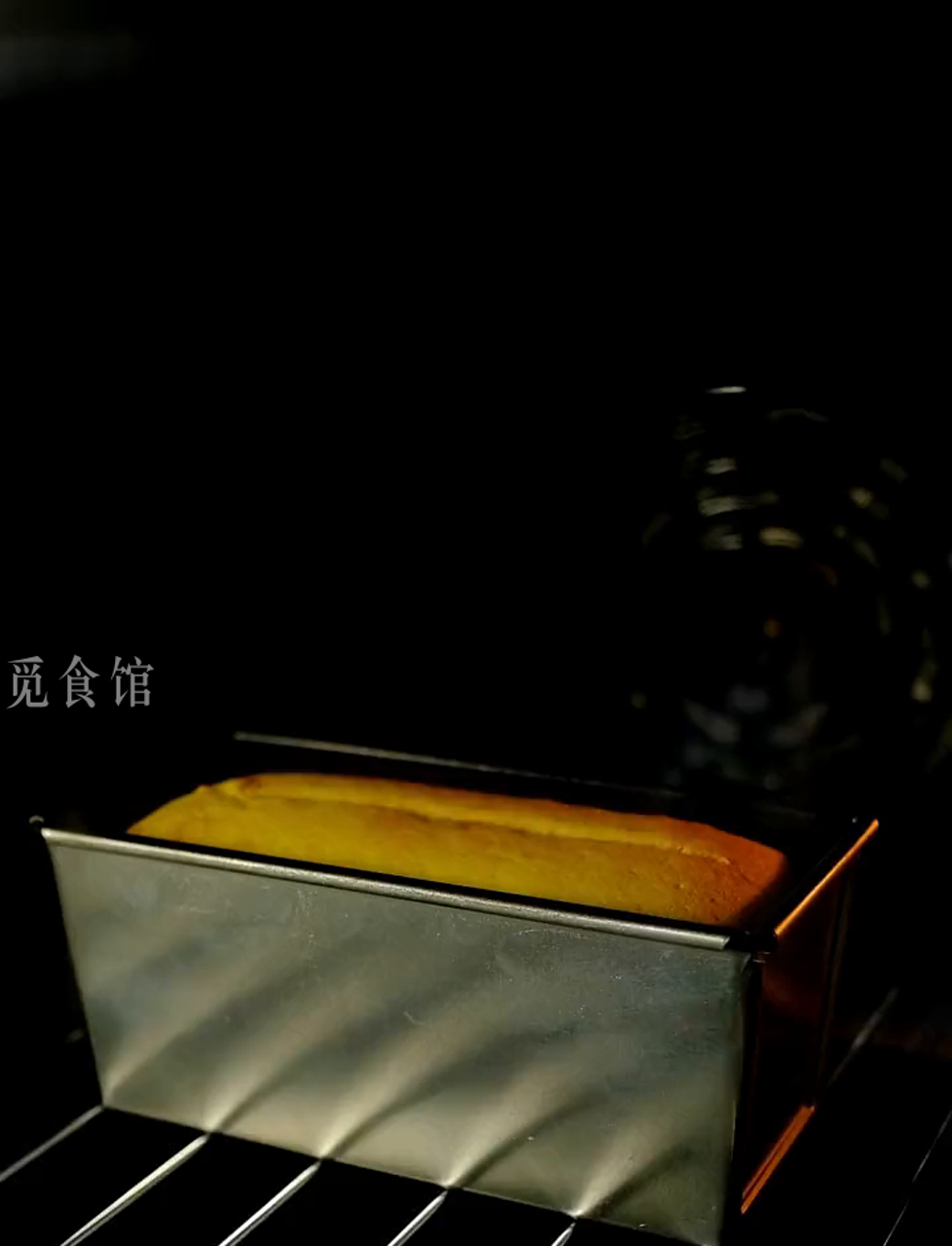 柠檬味的磅蛋糕,不用泡打粉不用小苏打,家里材料轻松搞定!