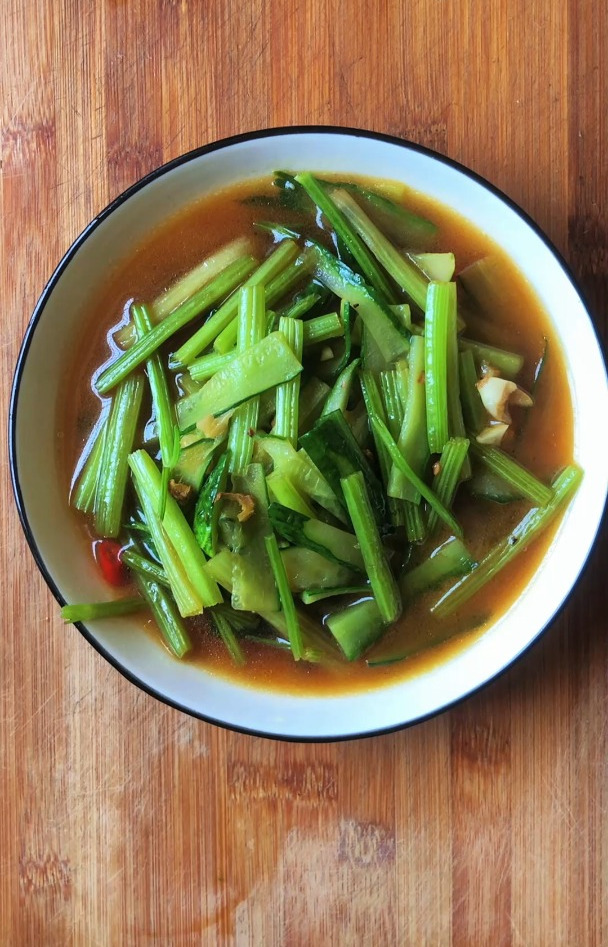 黄瓜炒什么菜好吃,炒芹菜好吃