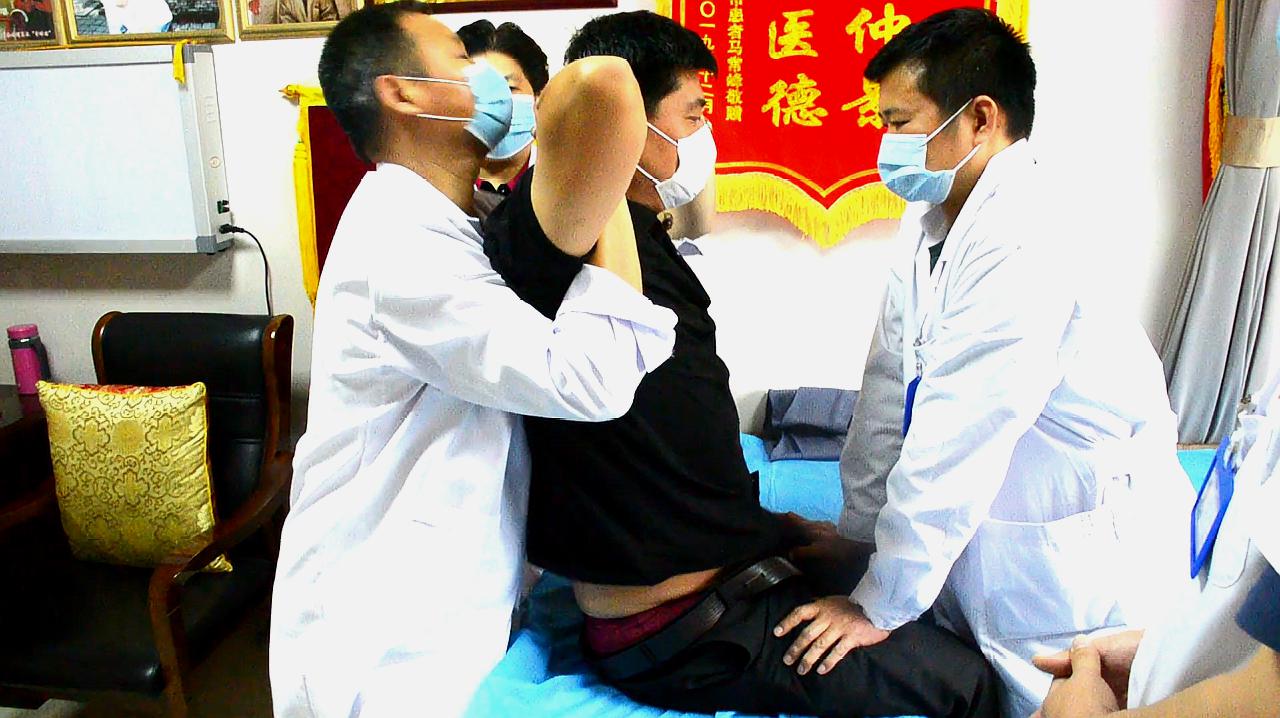 [图]男人腰椎疼能忍则忍,实在不行了才找罗翠花看