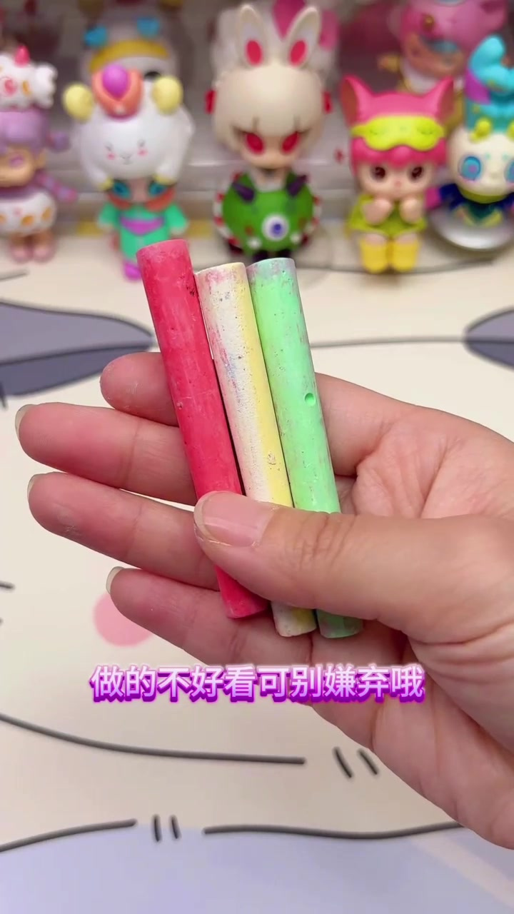 用粉笔制作草莓布丁小蛋糕欧耶