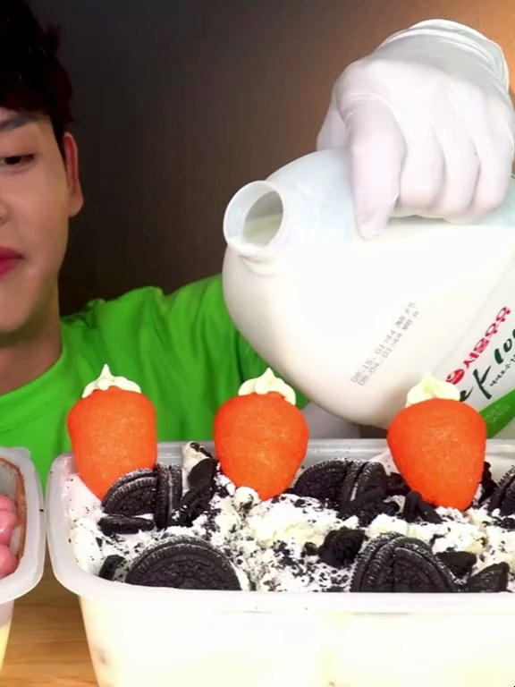 提拉米苏奥利奥盒装牛奶派对包巧克力球Mukbang~