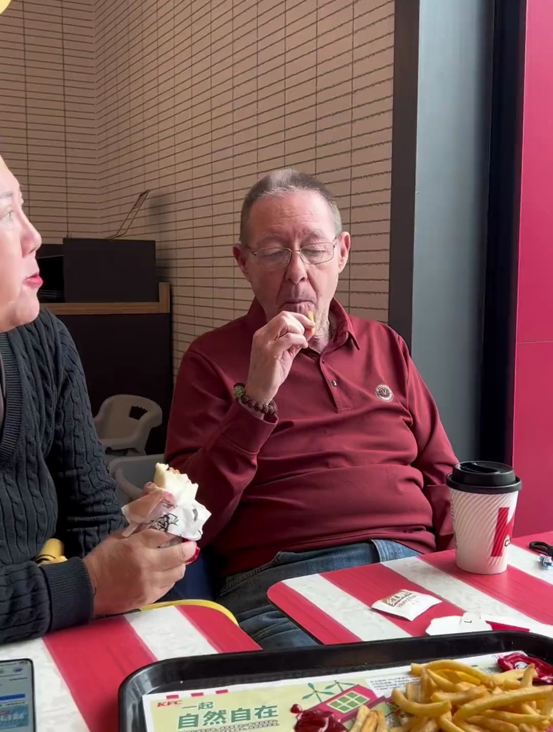 英国大爷喜欢吃炸鸡 记录真实生活