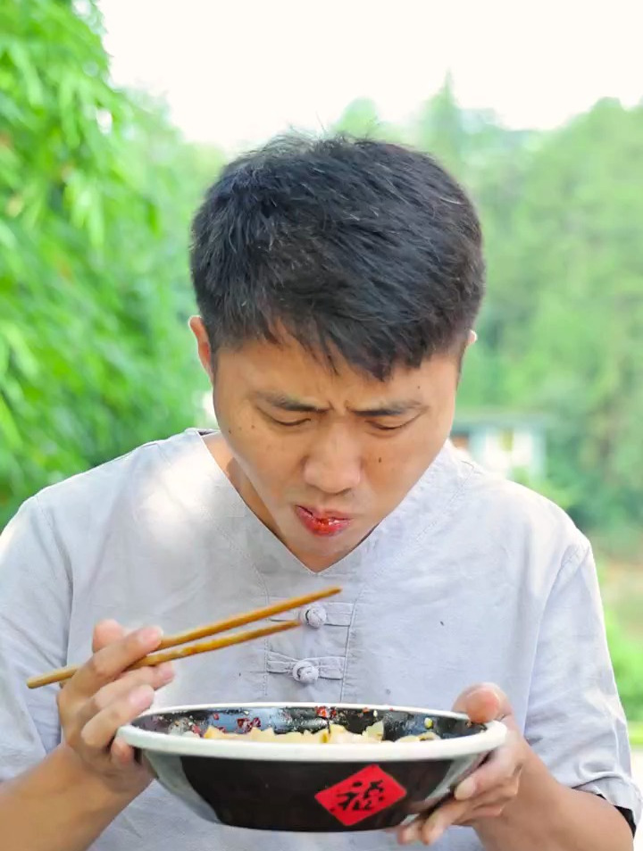 传统手工米粉是我们记忆中的味道,可不能让这传统手艺丢失了呀