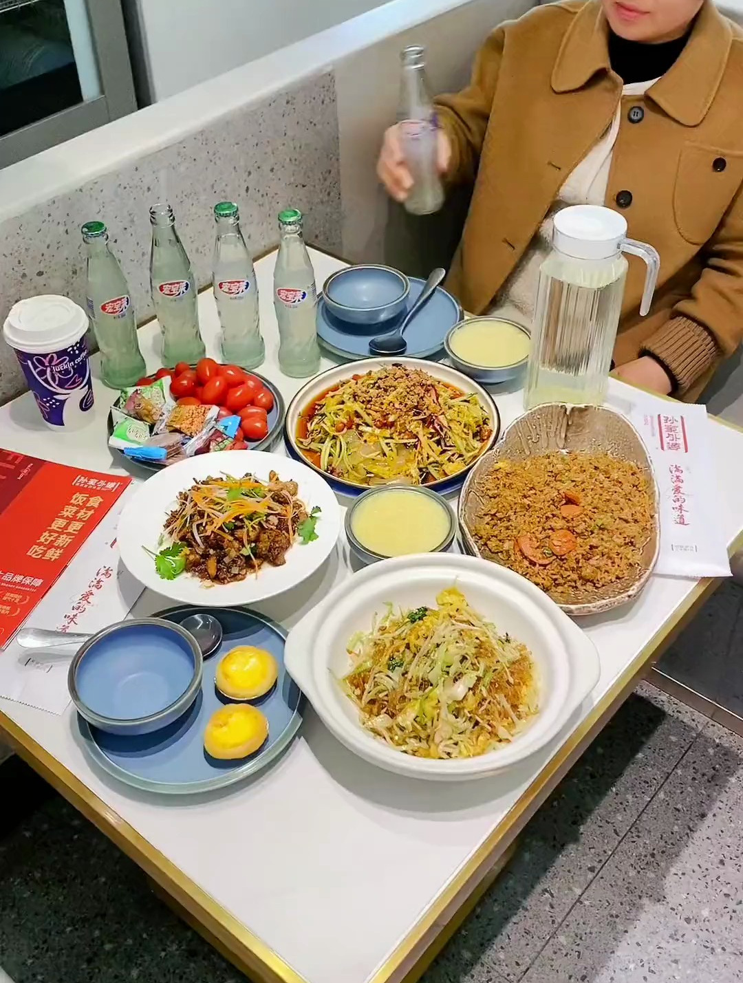 中午来孙家外婆菜吃饭发现他家的自助餐台全新升级了❤