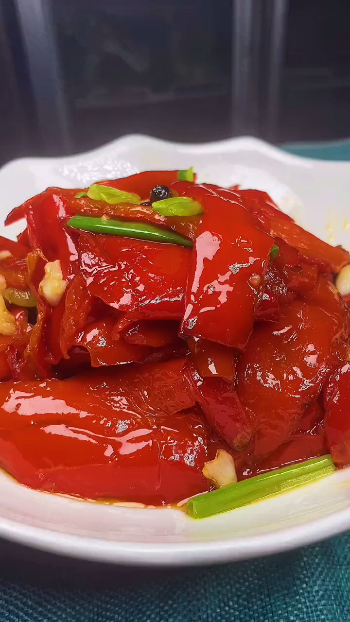 红菜椒这样做味道不错,上了桌大家都抢着吃