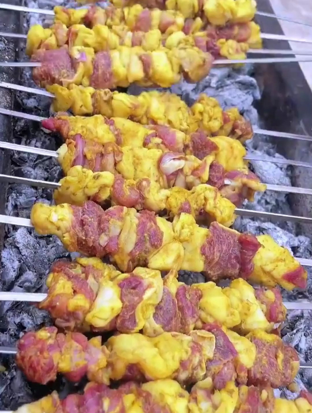 新疆正宗烧烤,烤羊肉馕坑肉,架子肉都是外焦里嫩