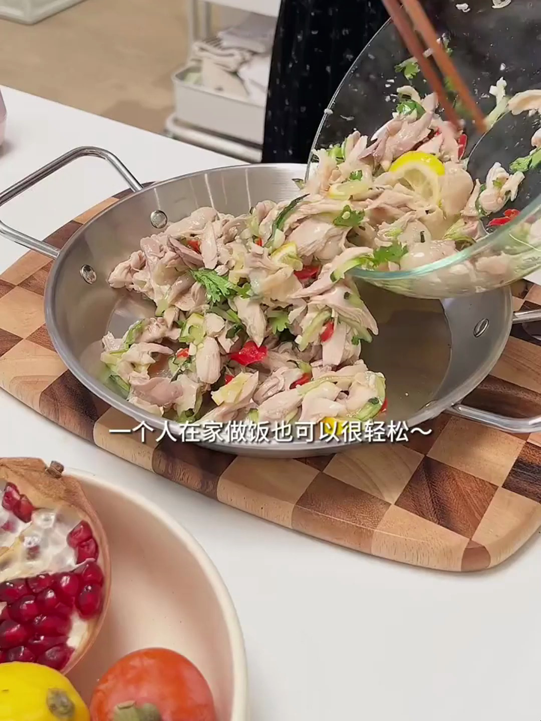 vlog日常|青柠手撕鸡+酱香鸡蛋+话梅椰子水|