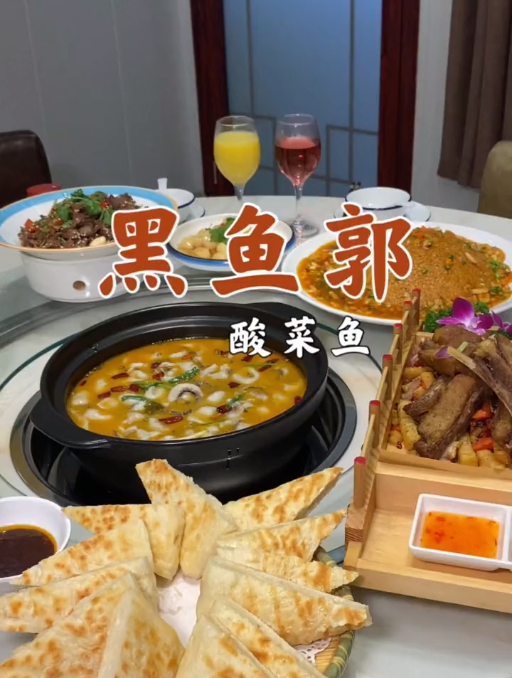 黑鱼刺少肉多,汤汁鲜美。配上他们家的火烧馍简直了