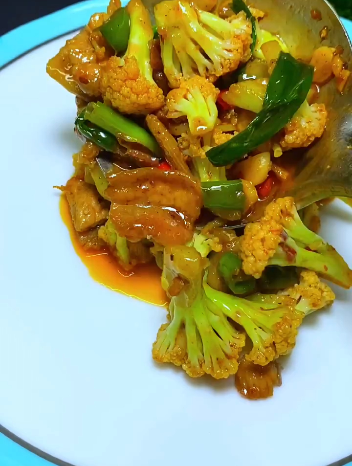 菜花不要再焯水了,这样做简单又好吃,全家人都爱吃