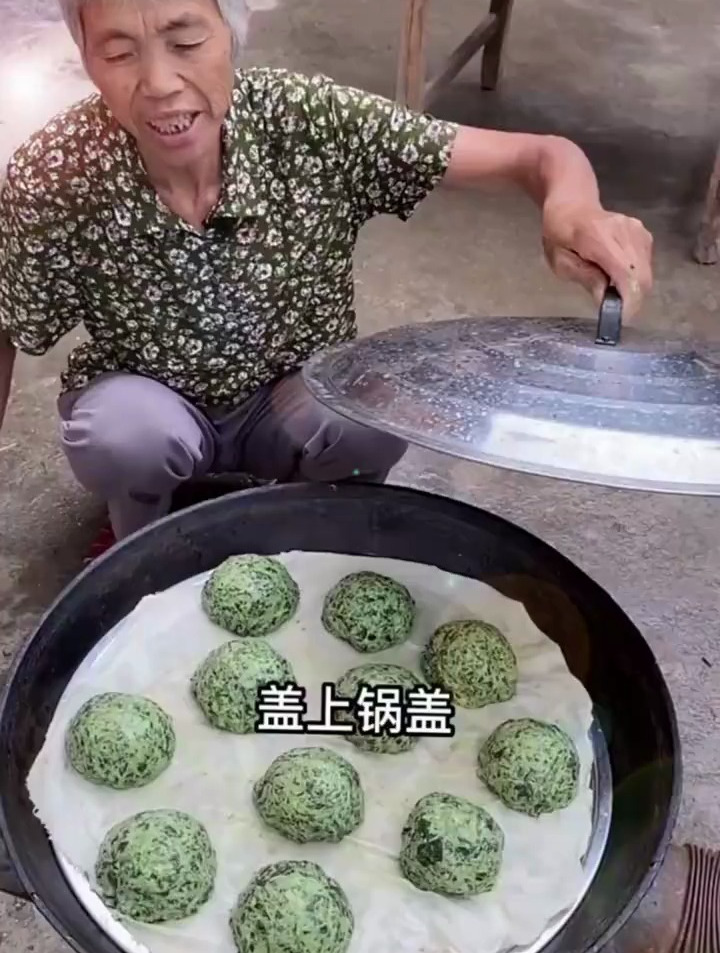 今天做的河南特色美食,蒸红薯叶窝窝头,还是小时候的味道