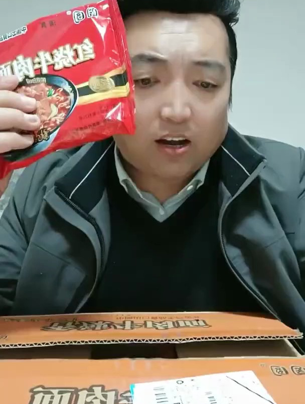 家人们冲啊!买它买它!国圆经典红烧香辣牛肉速食泡面方便面一箱