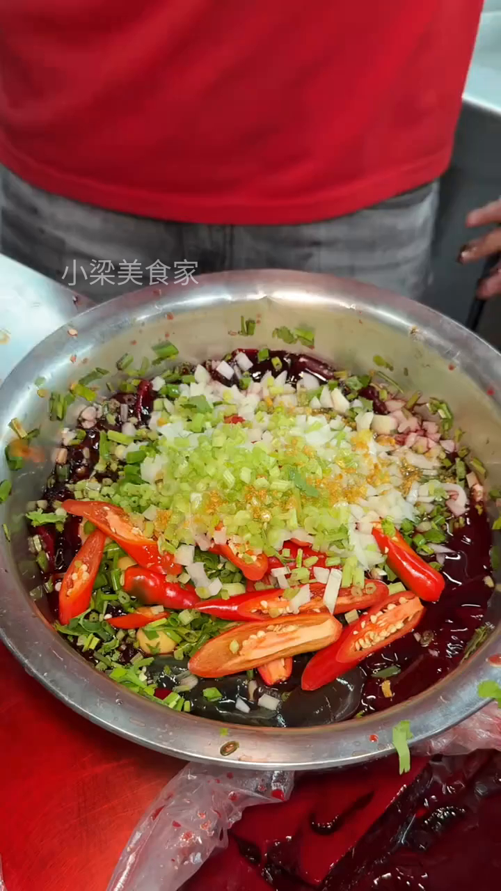 贵州特色凉拌鸡血!像果冻一样!