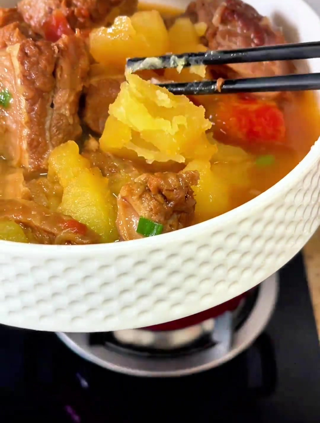 西红柿土豆炖牛肉 今天炖的牛肋条依旧是香爆了!