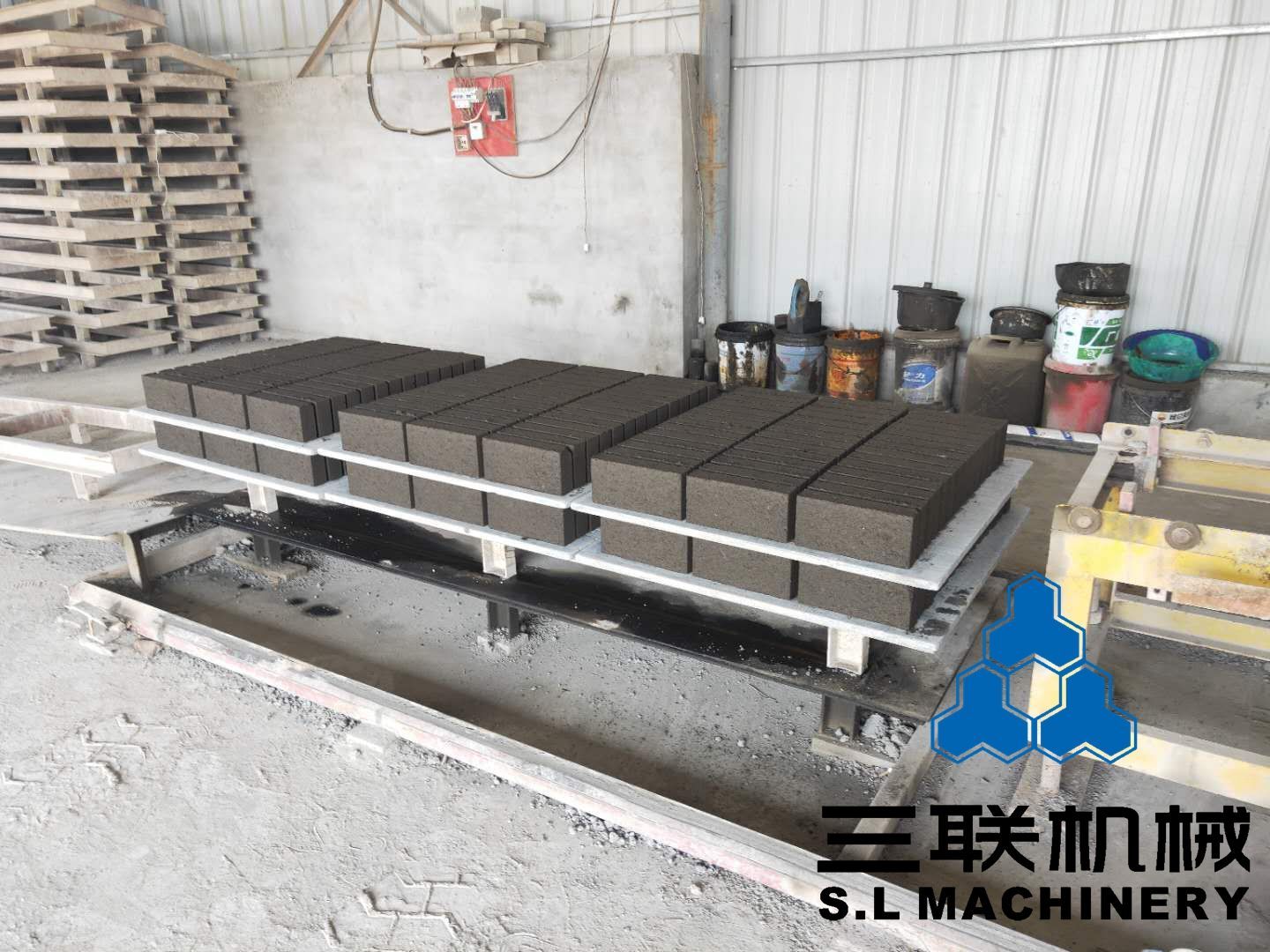 「三联机械」10型伺服简易线面包砖,高效生产,品质卓越