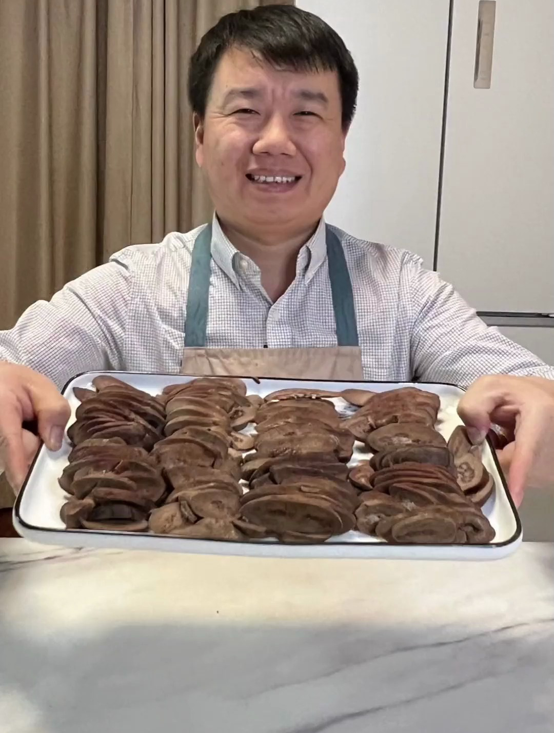 老公下班回家买了猪腰,做个盐焗猪腰吃,但吃起来还不错