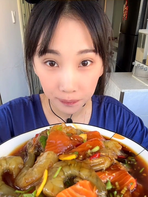 凉拌三文鱼和虾,味道绝了!