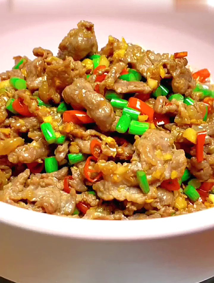 牛肉怎么炒好吃呢?详细做法分享给大家,香辣过瘾,太好吃了