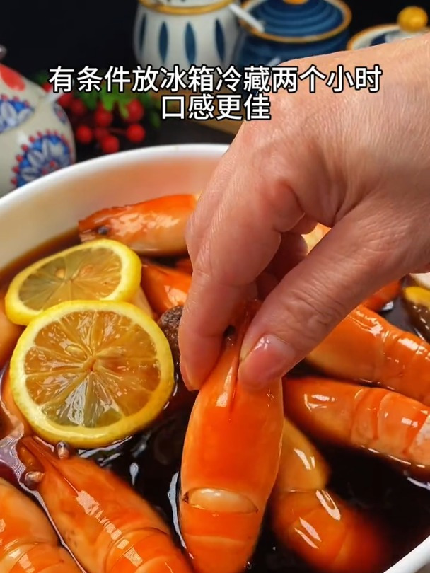鲜嫩可口的熟醉虾