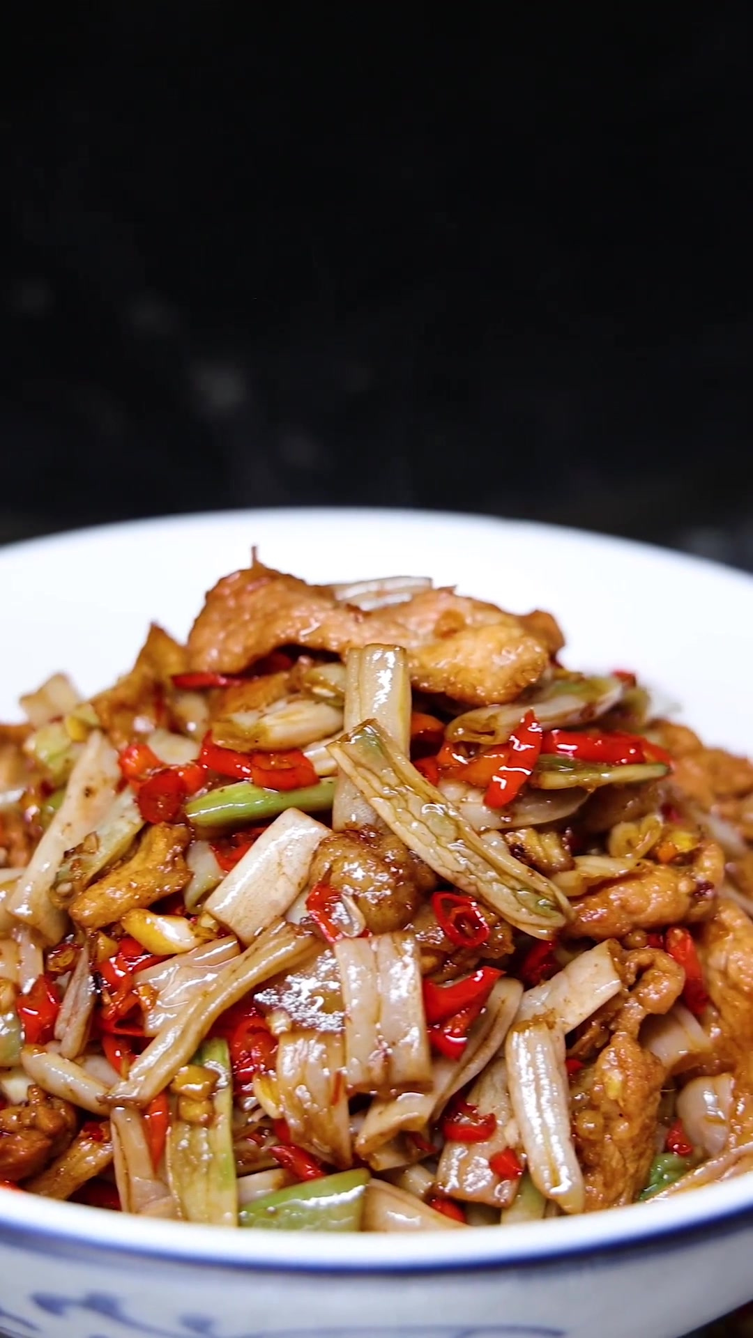 我老婆又亲自上阵啦,扑豆角炒肉赶紧收藏点赞吧