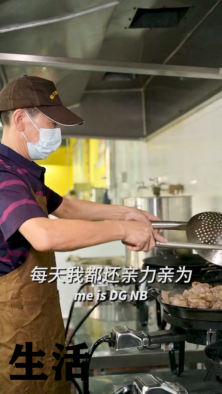 会喷火的鹅鹅见过吗老师傅说拿酱汁捞饭都能美滋滋的干三碗
