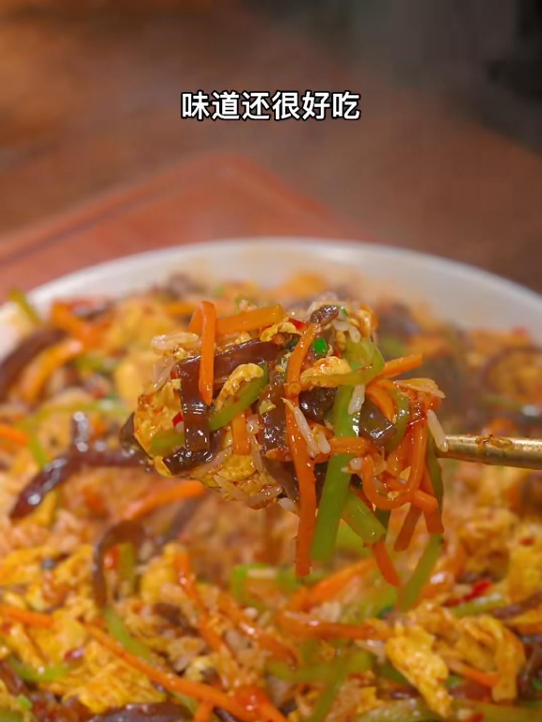 孩子不知道吃什么,那你一定要学会这个鱼香鸡蛋盖浇饭